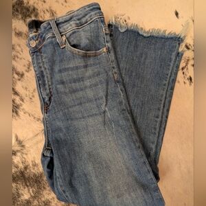 Risen High-Rise Frayed Hem Cropped Jeans